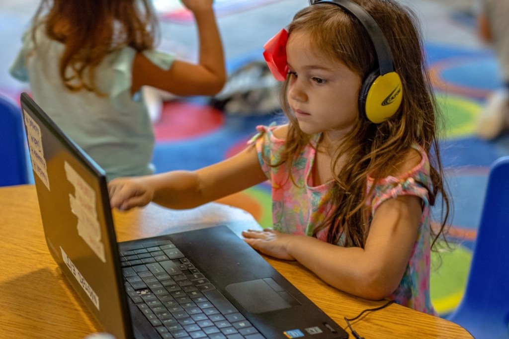 The Role of Technology in Montessori Education: Benefits and Risks to&nbsp;Consider