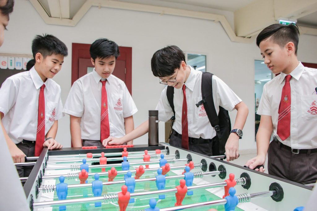 Exploring the Role of Epistemology and Ontology in Alternative Schooling&nbsp;Practices