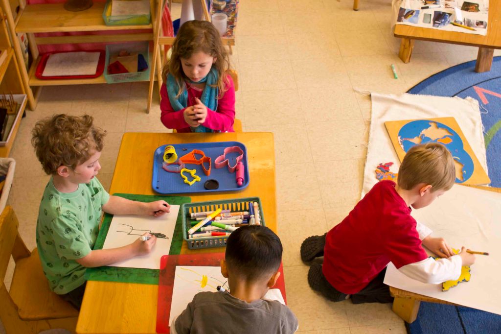 “Montessori-Inspired Microschools: Personalized Learning and Innovation in Education”