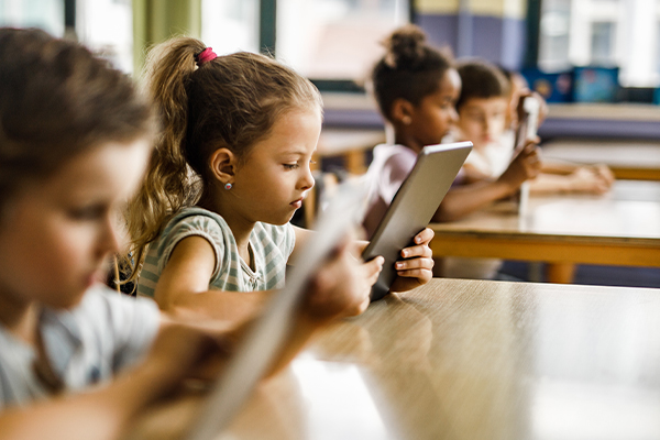 “Hybrid Homeschooling: A Personalized Path to Education Excellence”